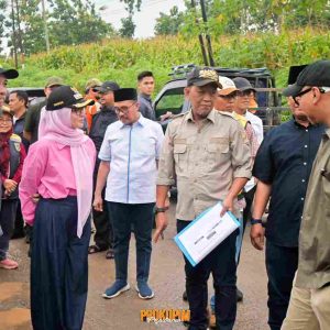 Dorong Peningkatan Infrastruktur Jalan, Bupati Pesawaran Dampingi Gubernur Tinjau Ruas Jalan Provinsi