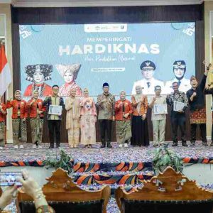 Gubernur Rahmat Mirzani Djausal Hadiri Acara Penyerahan Juara Lomba “Cawo Bubalah Lampung” dalam Rangka Hari Pendidikan Nasional 2026, Tanamkan Kecintaan terhadap Budaya dan Identitas Daerah